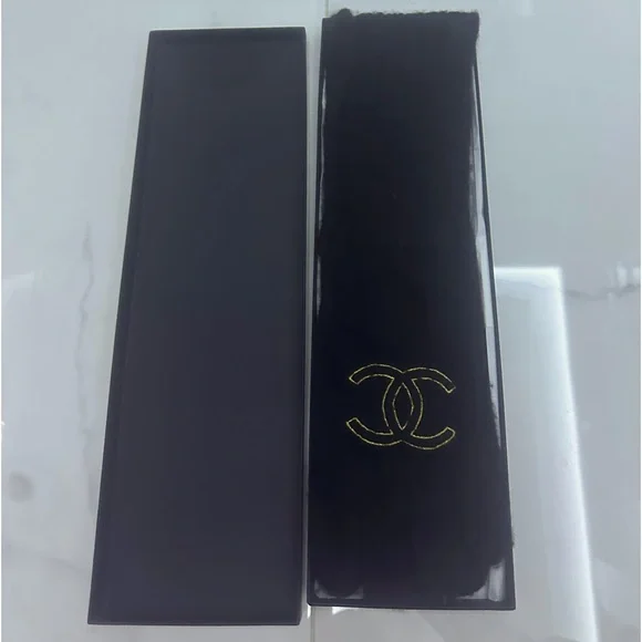 Authentic Chanel cashmere gloves !! One size! NWT - Picture 4 of 9